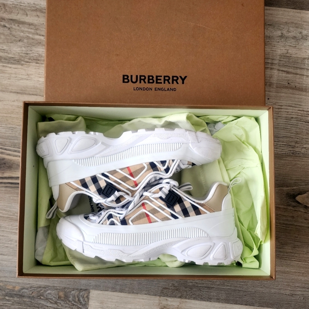 BURBERRY KIDS | Mini Arthur Vintage Check Trainers Size 34 with box